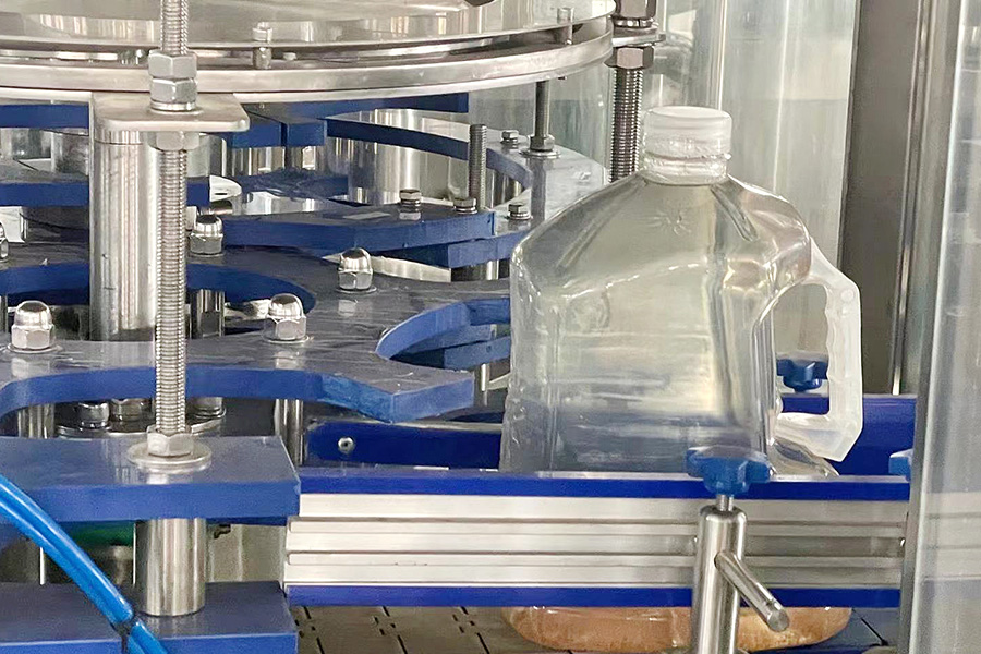 Imbottigliatrice in plastica per olio d'oliva vegetale liquido per la cottura di alimenti commestibili completamente automatica BPH personalizzata ad alta velocità